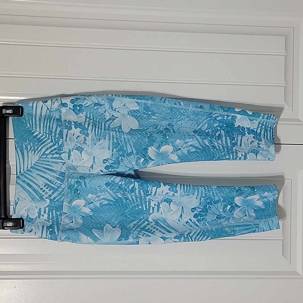 Women's Reel Legends Cropped Turquoise Floral Yoga Beach Leggings Size Small